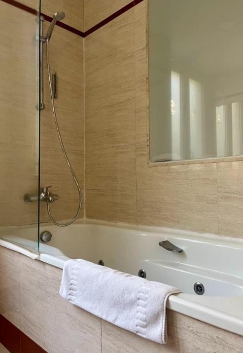 Hotel Spa La Central - Adults Only Maçanet de Cabrenys Exteriér fotografie