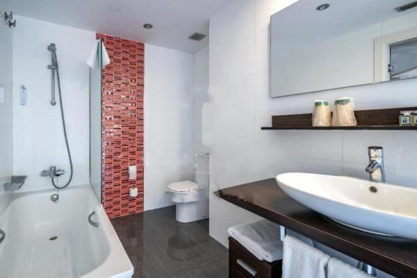 Hotel Spa La Central - Adults Only Maçanet de Cabrenys Exteriér fotografie